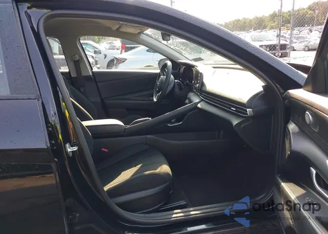 2021 Hyundai Elantra Sel z USA, uszkodzony, nr VIN 5NPLM4AG5MH014165